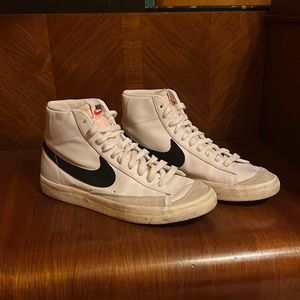 NIKE BLAZER MID '77 CASUAL SHOES